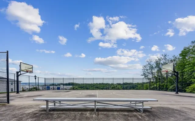 The View Apartments - State College student accommodation - Basketball Court