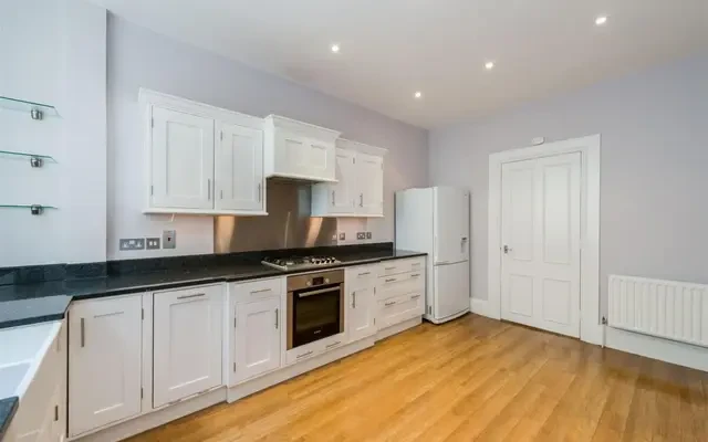 Bedford Court Mansions, Bedford Avenue, Bloomsbury, London, WC1B 3AE 2