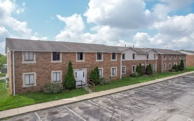 Knoll Ridge Townhomes & Apartments 2