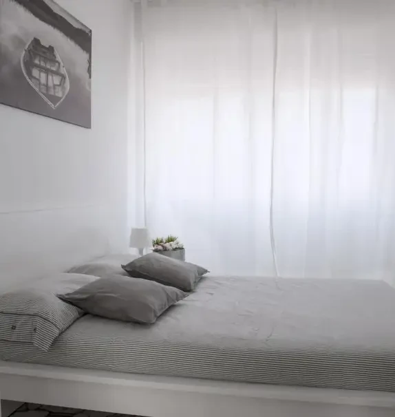 Homely double bedroom in the Zara area