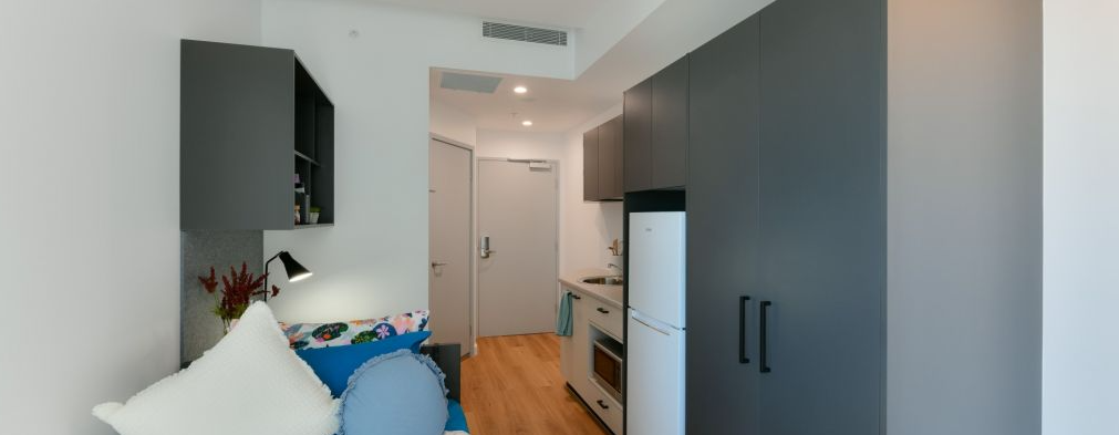 Studio Long Internal