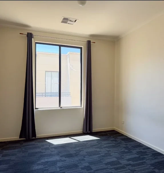 18 Sturt St