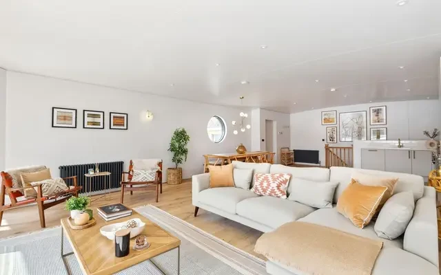 Cheyne Walk, London, SW10 0DG 4