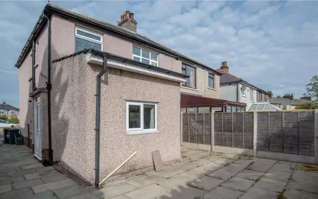 Sharpes Avenue, Lancaster 1