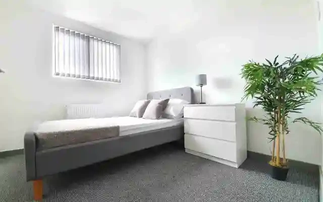 80 Ash Grove, L15 2