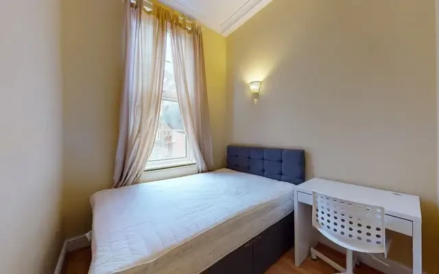 Drummond Street 10798# 2