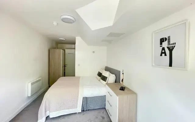 Modern new studio close to Solent University 0