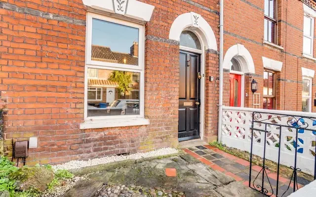 NR3 6 guest house with parking 1