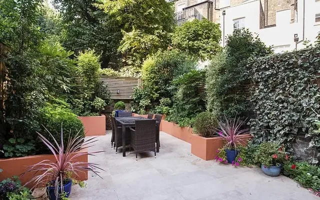 St Georges Square, Pimlico, London, SW1V 2HP 1