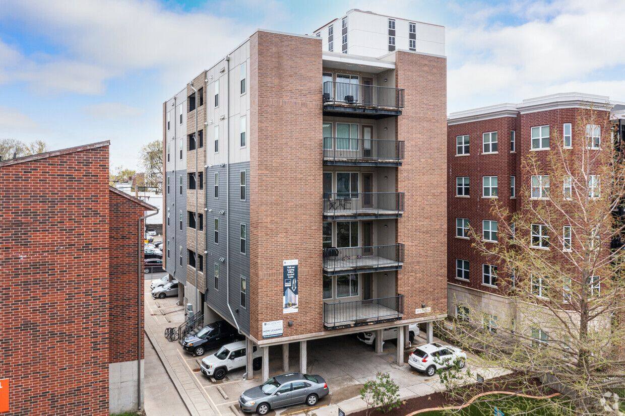 307 E Daniel St