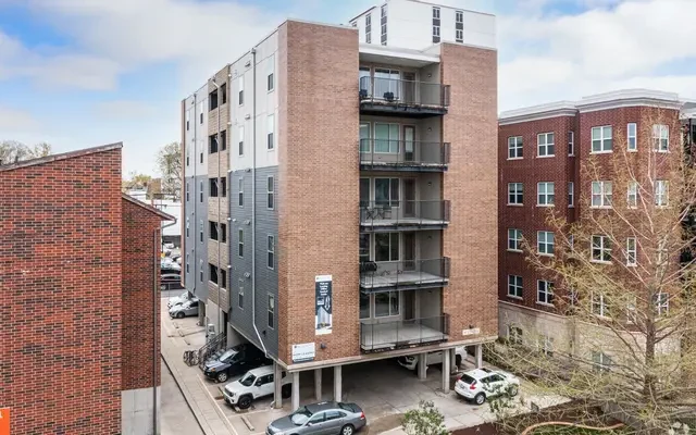 307 E Daniel St 0