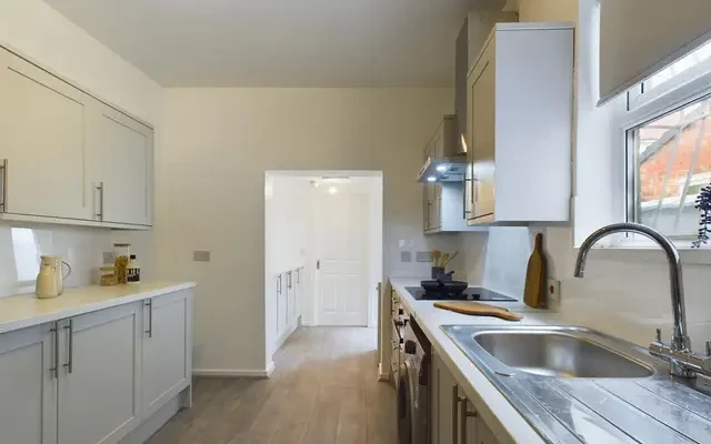 15 Ruskin Avenue 4