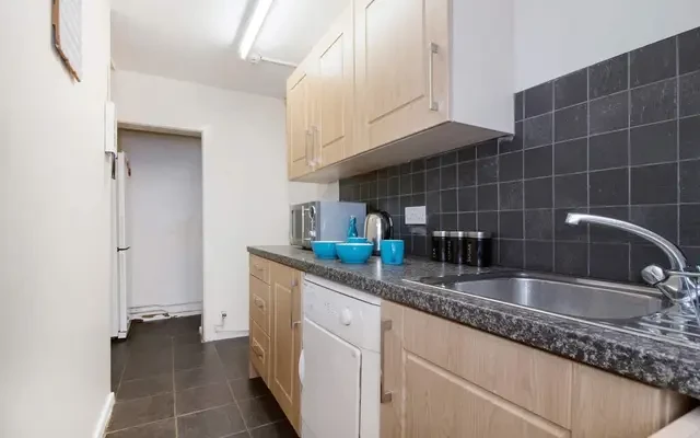 Victoria Road 26497# 2