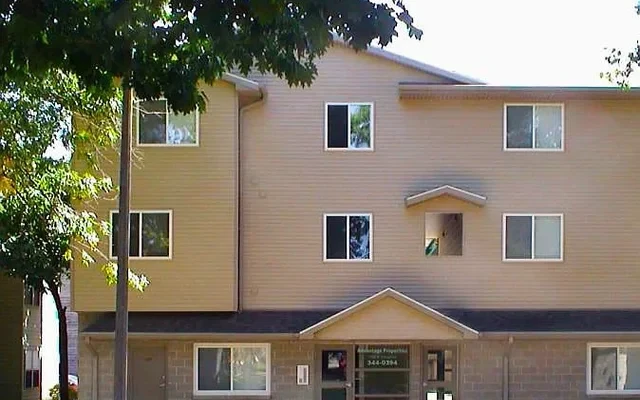 1005 W. Stoughton 0