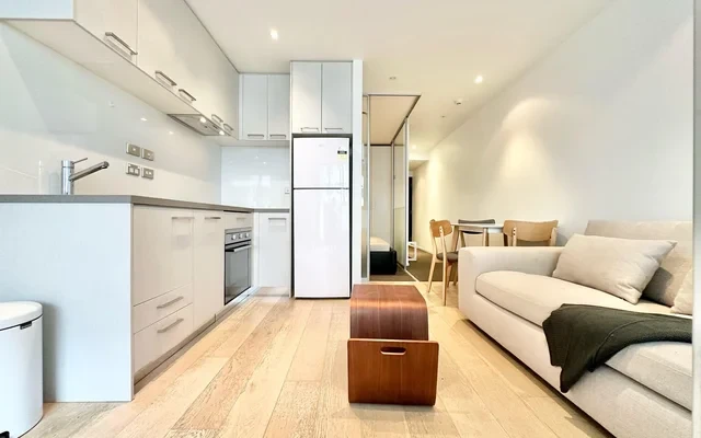 551 Swanston Street 1