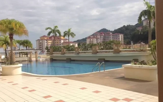 University Place ( Plaza Ivory) 1