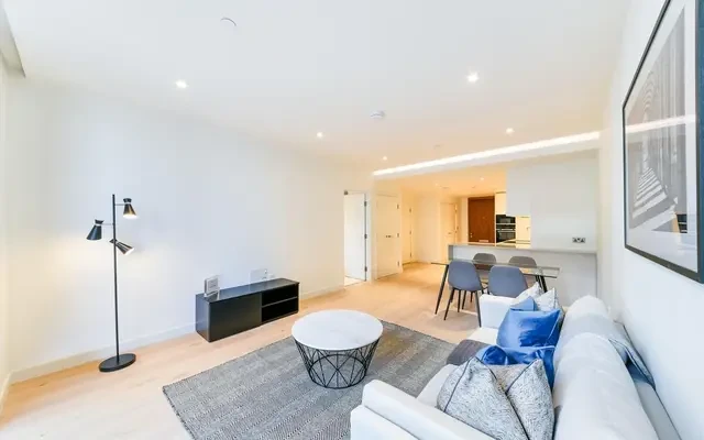 Hampton Tower, (South Quay Plaza) , London, E14 9LW 4