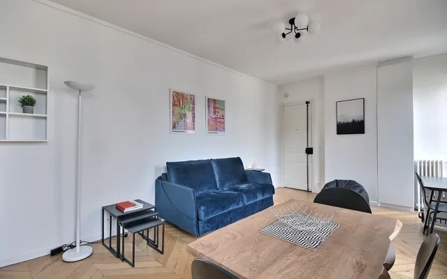 Furnished Studio Apartment for Rent - 28m² - Saint - Georges - Paris 1