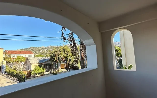 810 Bond Avenue - Santa Barbara student accommodation - Balcony