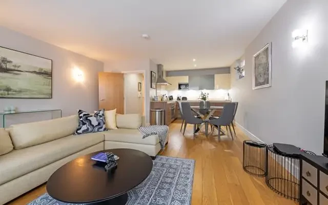 Putney Hill, Putney, London, SW15 6RB 1
