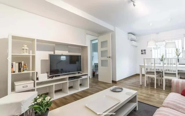 Elegant apt. modern clean near beaches 3