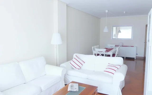 Apartamento con 3 habitaciones y un bano 2