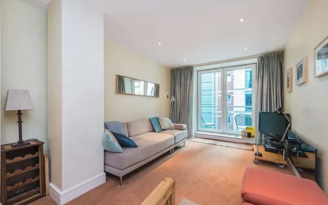 LH-9 Albert Embankment 1