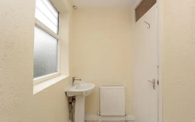house in Leyton 3