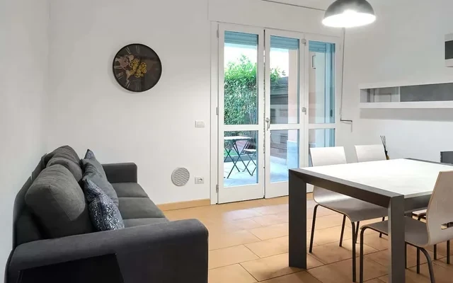 Luminoso appartamento con giardino 3