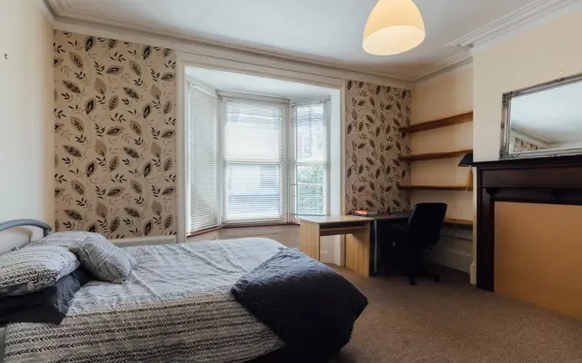 5, Forest Road, LE11 3NW 1