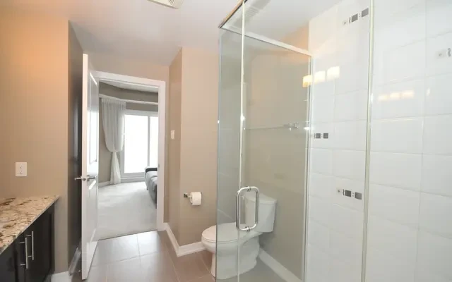 242 Rideau Street 4