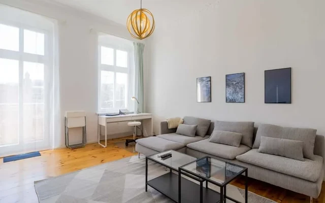 Moderne, geraeumige und helle Zweiraumwohnung mit Balkon 0
