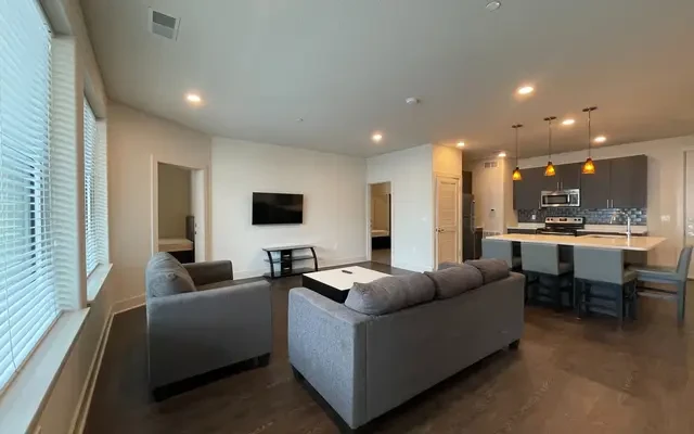307 E Daniel St 2