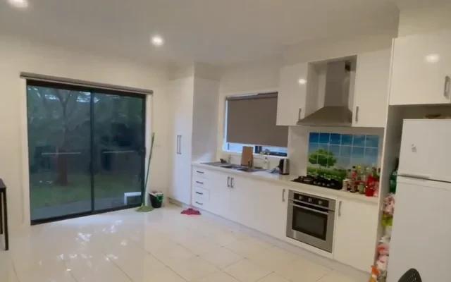 5 Koonawarra Street 2