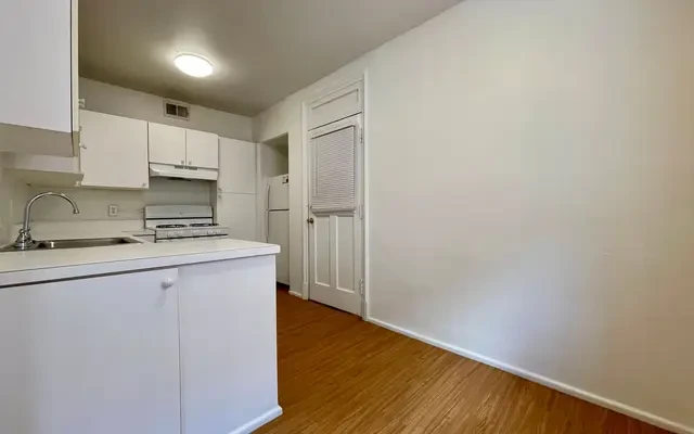 Wonderful 2 Bed 2 Bath in DeMun Near Forest Park & Wash U 2