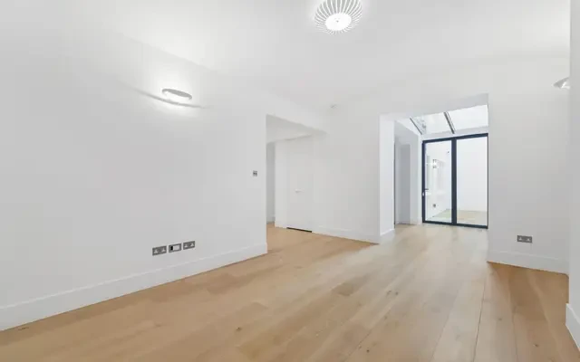 Ennismore Gardens, London, SW7 1AQ 3