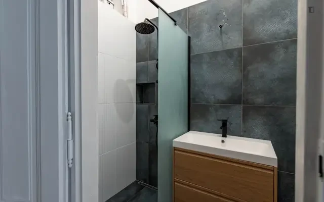 Bed in a welcoming twin bedroom, near the Budapest-Keleti train station 4