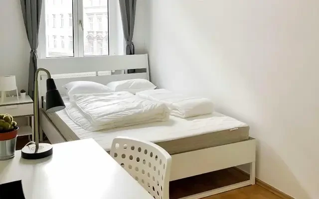 Bright double bedroom near the University of Music and Performing Arts 1