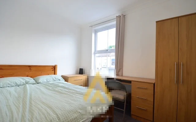 Entire Place·4B2B···15 Winnie Rd 4