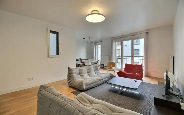 Pleasant 3-bedroom apartment near Liège metro station 3