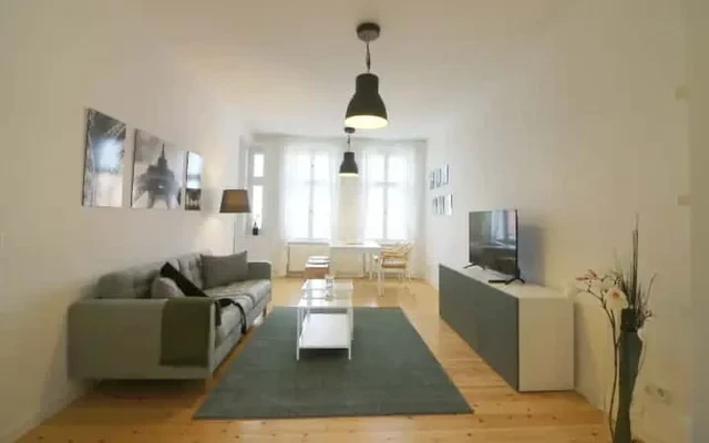 Lichtdurchflutete 2 Zimmerwohnung mit Balkon und EBK 0