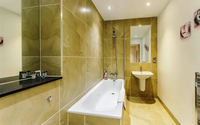 Tooley Street 9348# 3