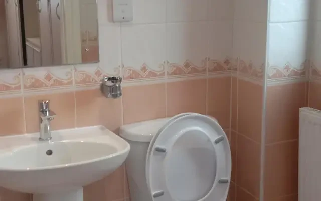 Very cosy double ensuite bedroom in Uxbridge 3