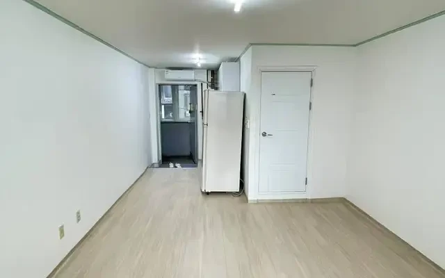 Large Open-Plan Studio In A Residential Building 0