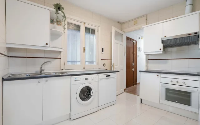 Apartment in Calle de Lopez de Hoyos, Madrid with 2 bedrooms 0