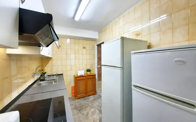 Great looking single bedroom in a property with balcony 2