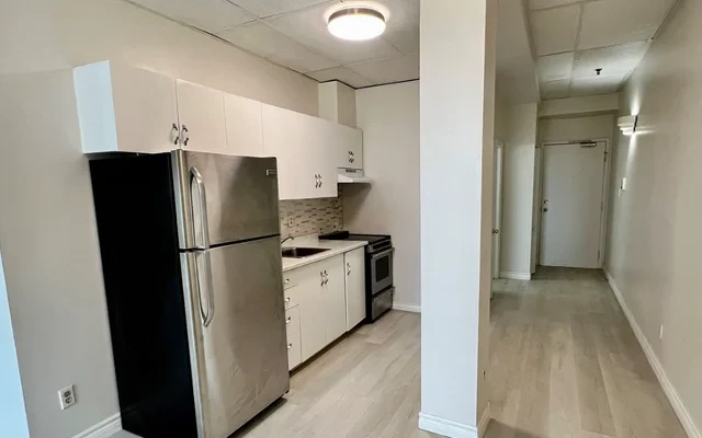 202-8 Main St 3