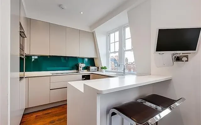 Grove Court, Drayton Gardens, Chelsea, London, SW10 9QY 2