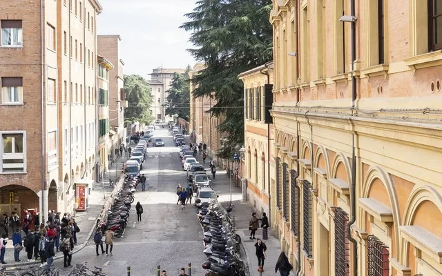 Via Luigi Zamboni 1