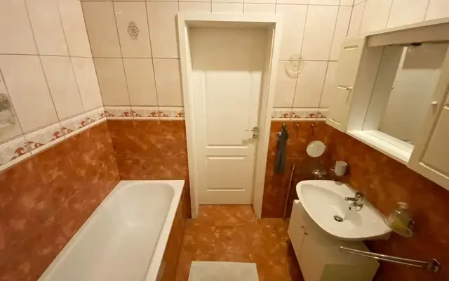 Bright double bedroom near the University of Music and Performing Arts 4